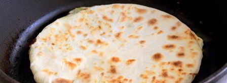 лепешки с творогом и зеленью на сковороде. Шаг 13