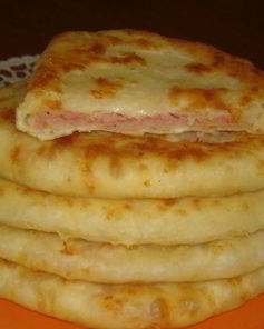 Лепешки с ветчиной и сыром