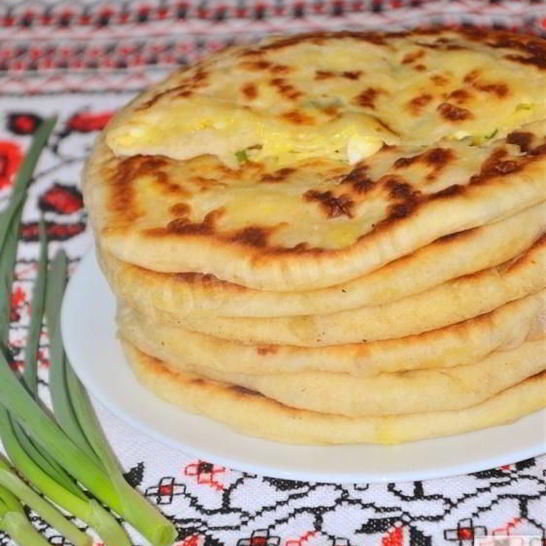 Рецепт лепешек с зеленым луком и моцареллой