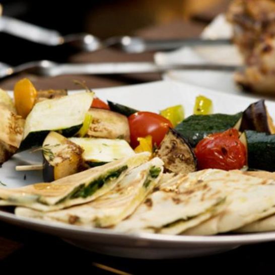 Рецепт питы с сыром сулугуни и травами и овощные шашлычки