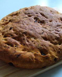 Воздушная фокачча с томатами и оливками