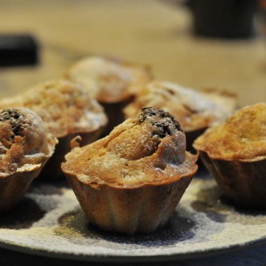 Рецепт грушевых маффинов с корицей и шоколадом