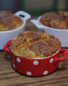 Маффины с кабачком, фетой и зеленым луком