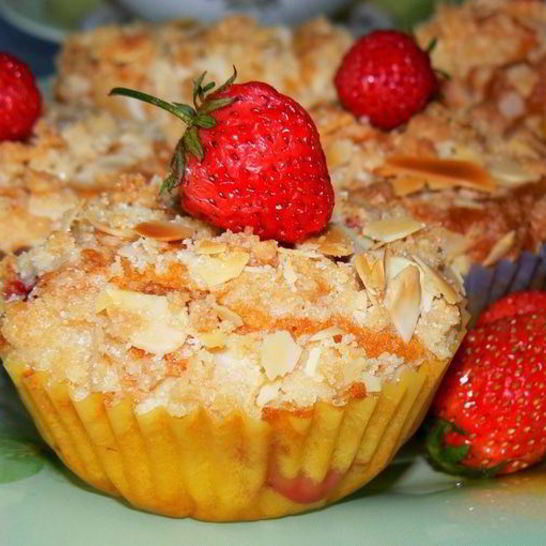 Рецепт маффинов с клубникой и штройзелем