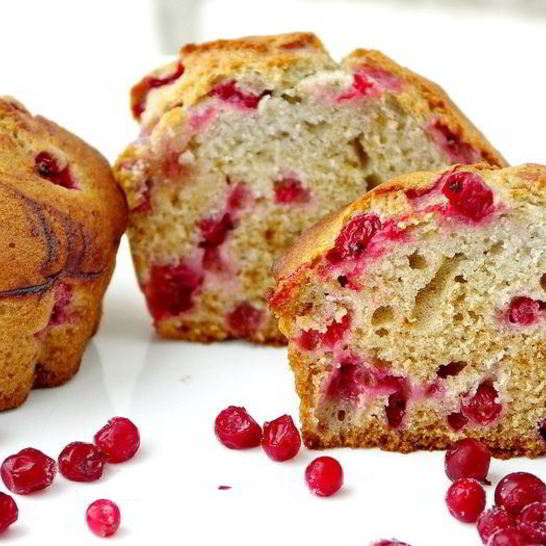 Рецепт маффинов с малиновым сиропом и красной смородиной