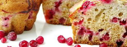 маффины с малиновым сиропом и красной смородиной. Шаг 6