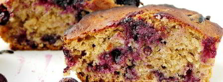 маффины с малиновым сиропом и красной смородиной. Шаг 7