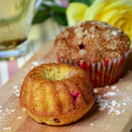 Рецепт маффинов с овсяными хлопьями и смородиной