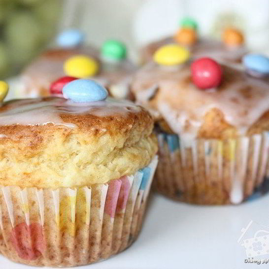 Рецепт маффинов с разноцветным шоколадным драже смартис