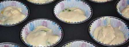 маффины с разноцветным шоколадным драже смартис. Шаг 3