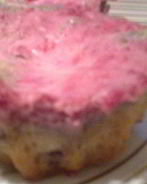 Маффины с шоколадом и ягодным кремом