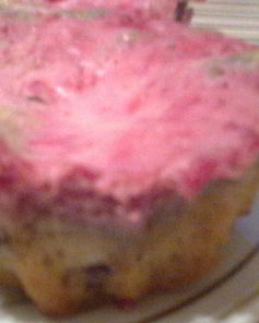 Маффины с шоколадом и ягодным кремом