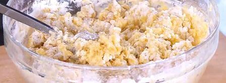 марципановые маффины с курагой. Шаг 8