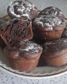 Шоколадные маффины с какао и изюмом