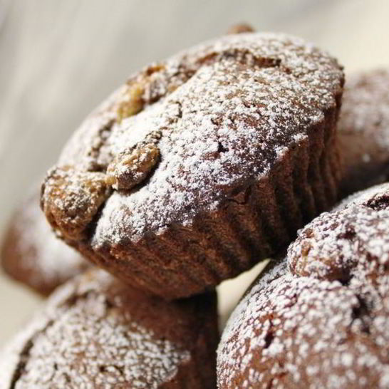 Рецепт шоколадных маффинов с халвой