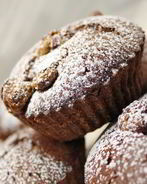 Шоколадные маффины с халвой