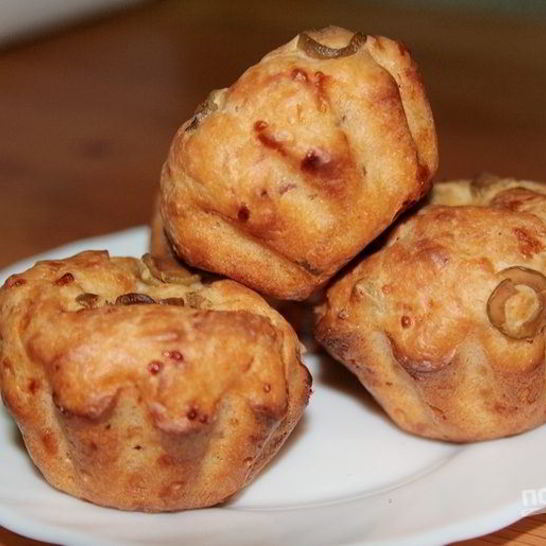Рецепт закусочных маффинов с оливками и сулугуни