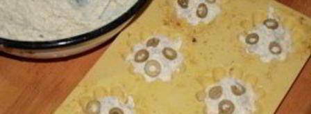 закусочные маффины с оливками и сулугуни. Шаг 3