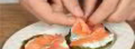 гороховые оладьи с копченым лососем. Шаг 3