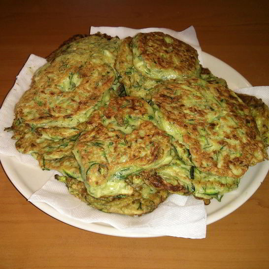 Рецепт оладий из цукини с чесноком