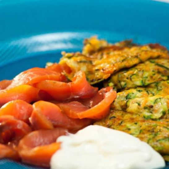 Рецепт оладий из тыквы и цукини с форелью