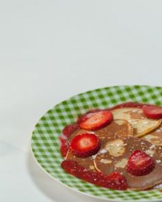 Оладьи с киви и клубничным кремом