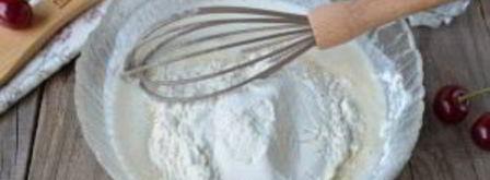 оладьи с вишней на кефире. Шаг 3