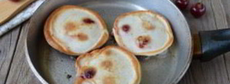 оладьи с вишней на кефире. Шаг 6