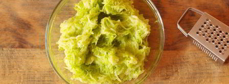 пышные оладьи из кабачков. Шаг 2