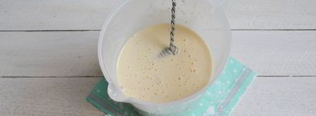 пышные оладьи на кефире и дрожжах. Шаг 6