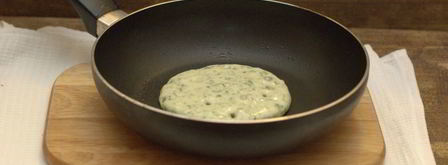 шпинатные оладьи с семгой. Шаг 5