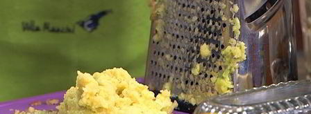 яблочные оладушки с грецкими орехами и изюмом. Шаг 2