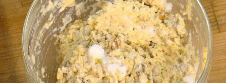 яблочные оладушки с грецкими орехами и изюмом. Шаг 8