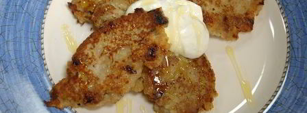 яблочные оладушки с грецкими орехами и изюмом. Шаг 10