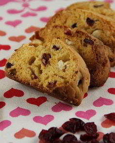 Бискотти с белым шоколадом и клюквой