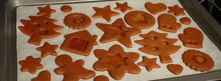 корично-гвоздичное печенье с леденцовыми окошками. Шаг 17