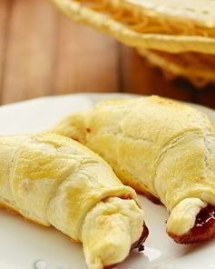 Рогалики из слоеного теста с джемом