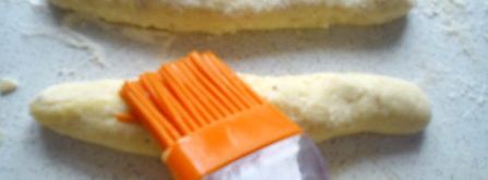 рогалики с маком и кунжутом. Шаг 5