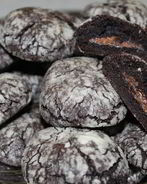 Шоколадное печенье с кремовой начинкой