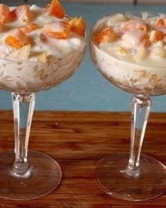 Слоеный фруктовый десерт с пломбиром и печеньем