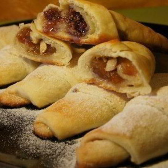 Рецепт творожных рогаликов с начинкой из варенья и орешков