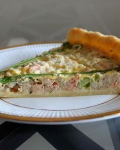 Киш с рисом, лососем и спаржей