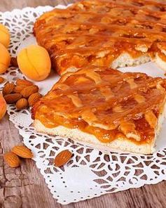 Открытый пирог с янтарной курагой