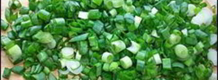 пирог из лаваша, помидор, колбасы, буженины, сыра и зелени. Шаг 2