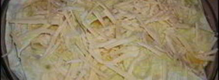 пирог из лаваша, помидор, колбасы, буженины, сыра и зелени. Шаг 17