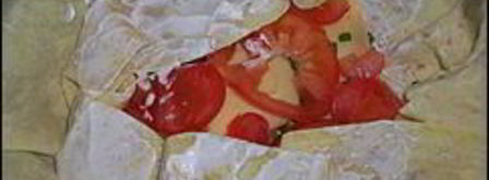 пирог из лаваша, помидор, колбасы, буженины, сыра и зелени. Шаг 9