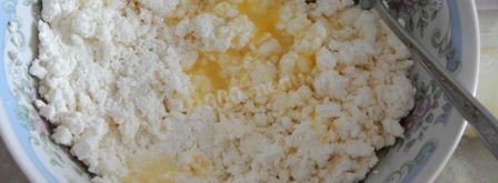 пирог из слоеного теста с творогом. Шаг 12