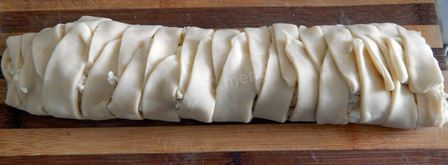 пирог из слоеного теста с творогом. Шаг 15