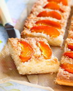 Пирог с абрикосом и кокосовой стружкой