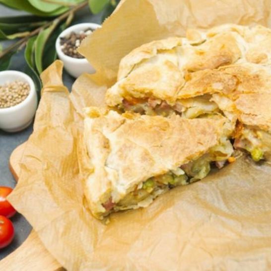 Рецепт пирога с горячим оливье